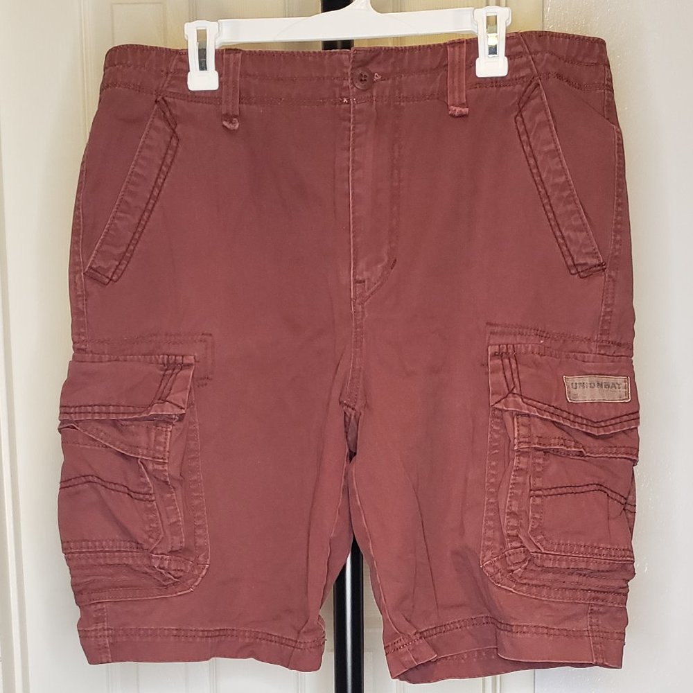 Used Men's Vintage Union Bay Red Cargo Shorts 36